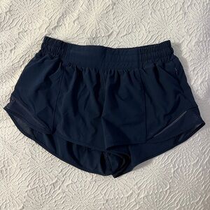 Lululemon LR hotty hot shorts 2.5”